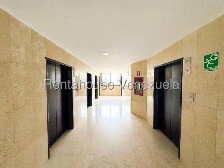 Oficina en Venta en el rosal Caracas - 10