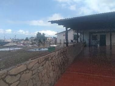 Casa quinta con Galpones en la h con guabina - 9