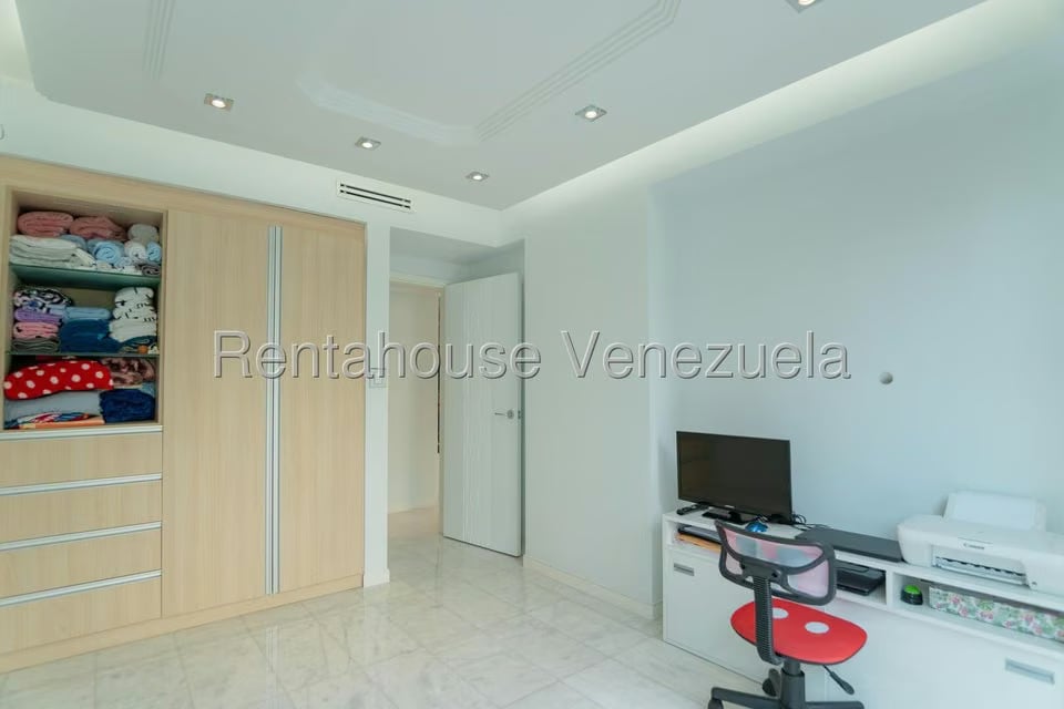 Apartamento (1 Nivel) en Alquiler en El Rosal, Distrito Metropolitano - 11