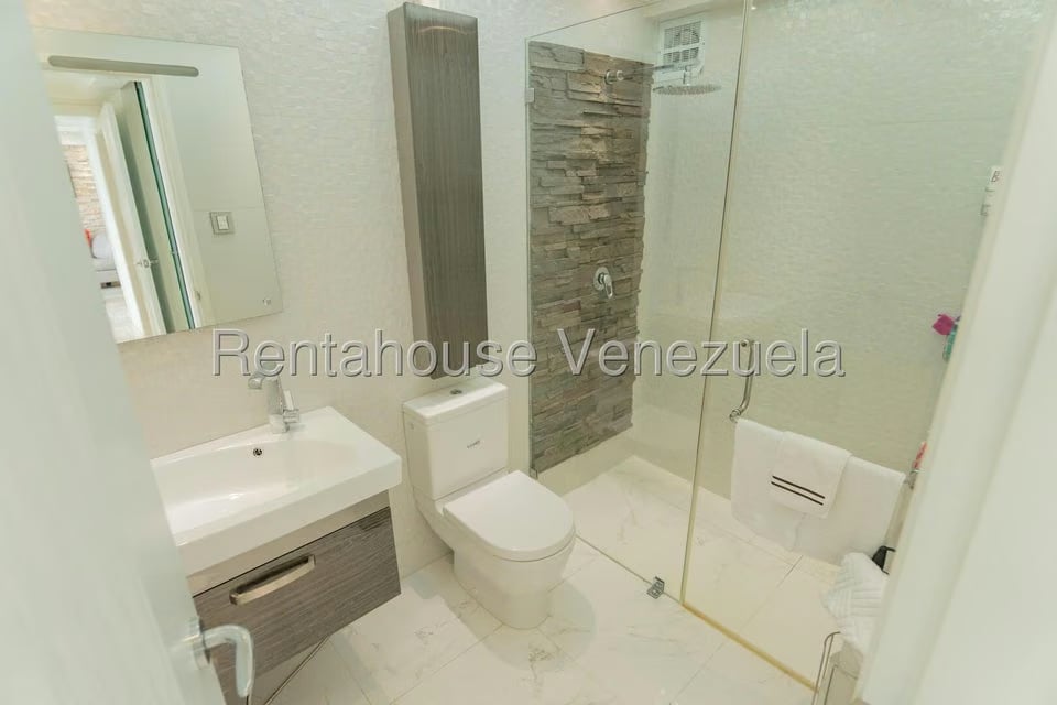 Apartamento (1 Nivel) en Alquiler en El Rosal, Distrito Metropolitano - 16
