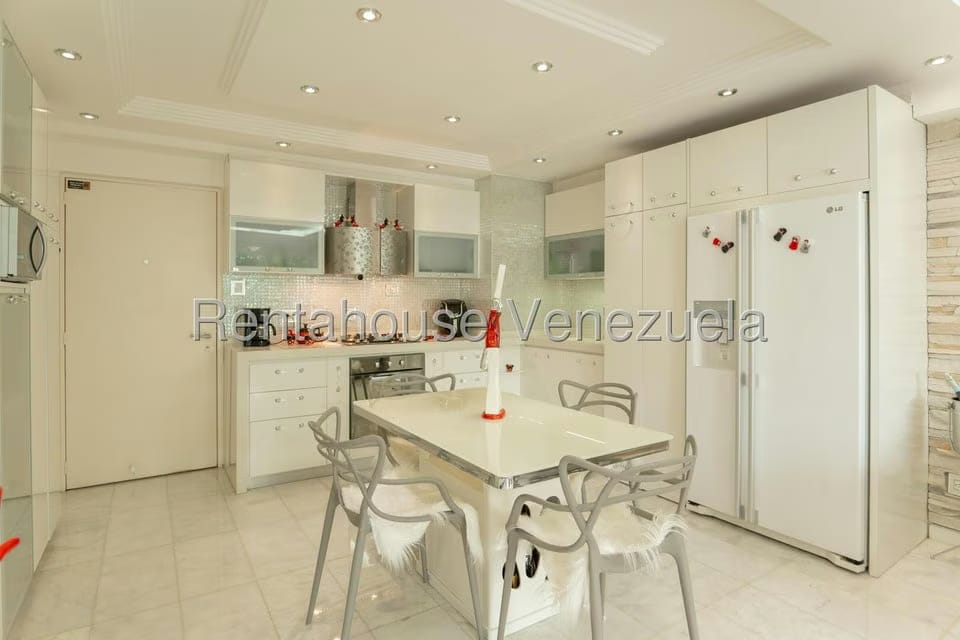 Apartamento (1 Nivel) en Alquiler en El Rosal, Distrito Metropolitano - 17
