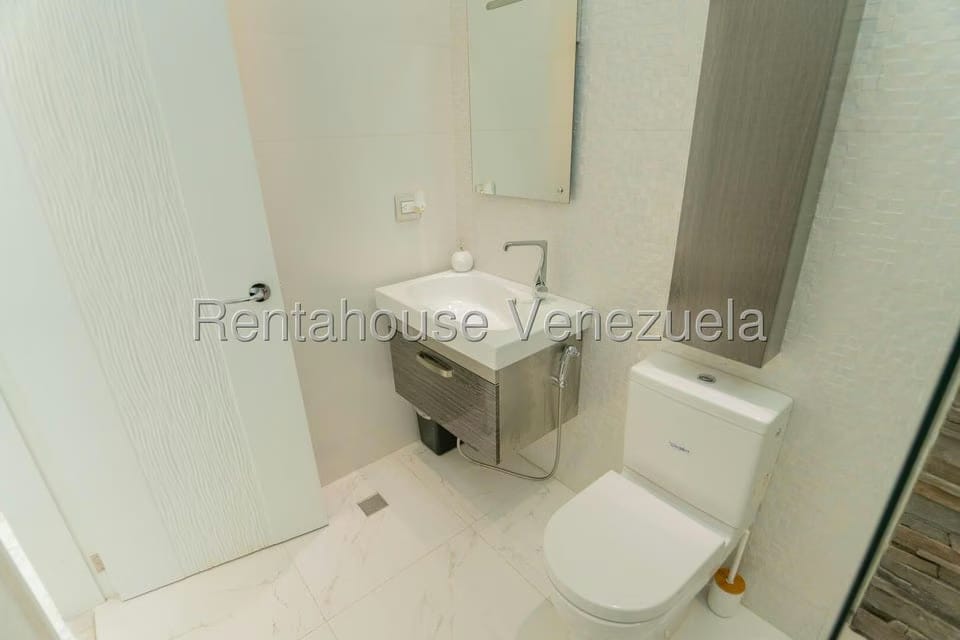 Apartamento (1 Nivel) en Alquiler en El Rosal, Distrito Metropolitano - 18