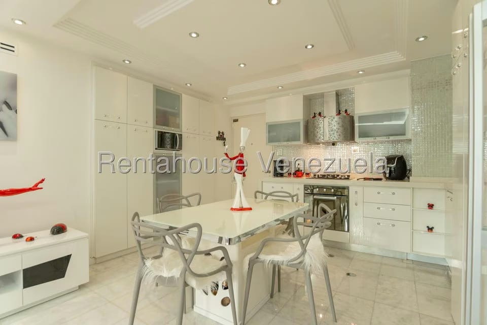 Apartamento (1 Nivel) en Alquiler en El Rosal, Distrito Metropolitano - 20