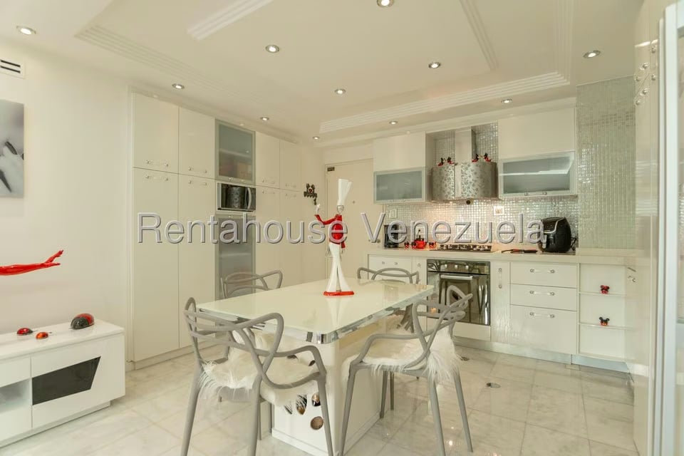 Apartamento (1 Nivel) en Alquiler en El Rosal, Distrito Metropolitano - 21