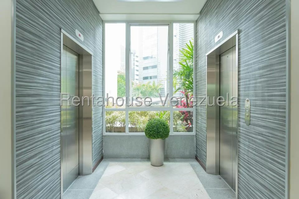 Apartamento (1 Nivel) en Alquiler en El Rosal, Distrito Metropolitano - 32