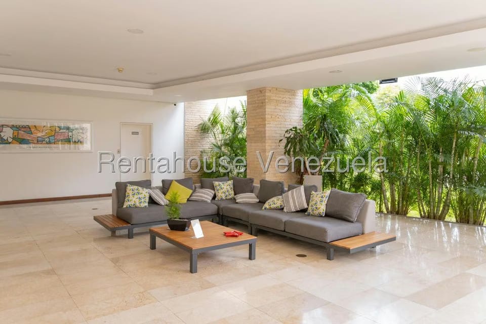 Apartamento (1 Nivel) en Alquiler en El Rosal, Distrito Metropolitano - 35
