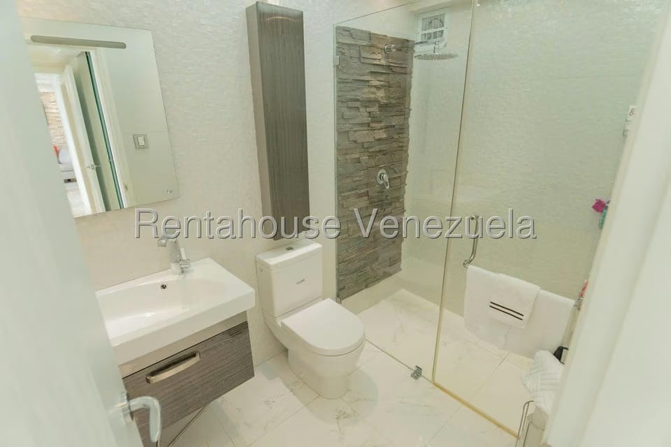 Apartamento (1 Nivel) en Alquiler en El Rosal, Distrito Metropolitano - 5