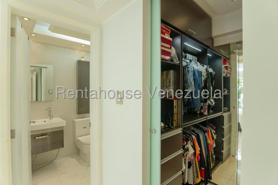 Apartamento (1 Nivel) en Alquiler en El Rosal, Distrito Metropolitano - 8