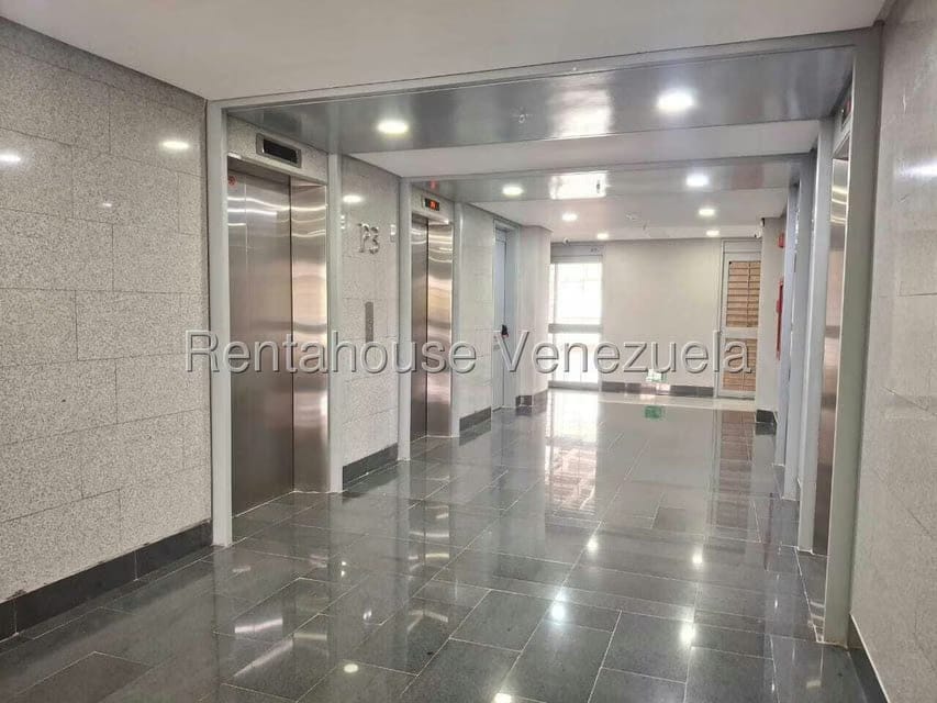 Comercial (Oficina) en Alquiler en La Lagunita Country Club, Distrito Metropolitano - 5