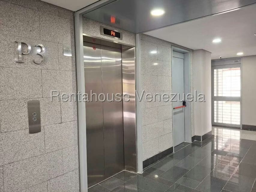 Comercial (Oficina) en Alquiler en La Lagunita Country Club, Distrito Metropolitano - 6