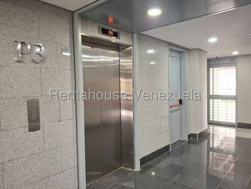 Comercial (Oficina) en Alquiler en La Lagunita Country Club, Distrito Metropolitano - 6