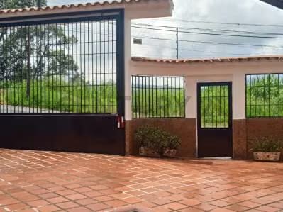 VENTA DE TOWNHOUSE SECTOR LAGUNETICA LOS TEQUES - 2