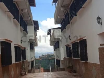 VENTA DE TOWNHOUSE SECTOR LAGUNETICA LOS TEQUES - 3