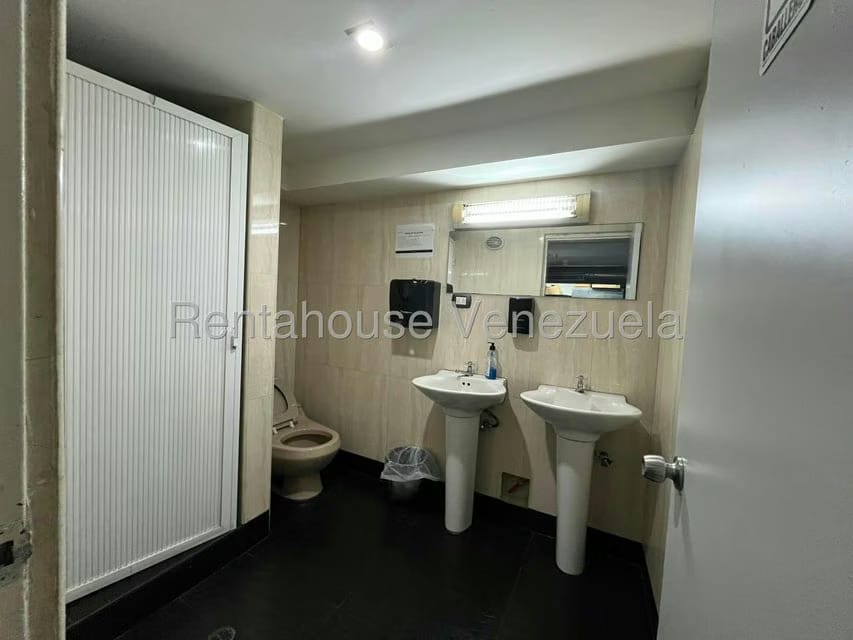Comercial (Oficina) en Alquiler en La Campiña, Distrito Metropolitano - 12
