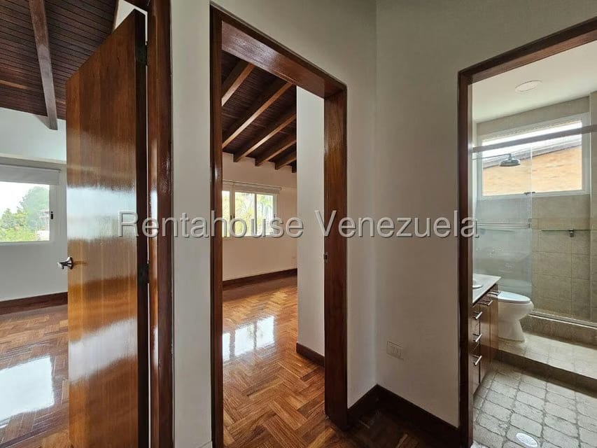 Casa (Multipes Niveles) en Venta en Los Naranjos del Cafetal, Distrito Metropolitano - 51