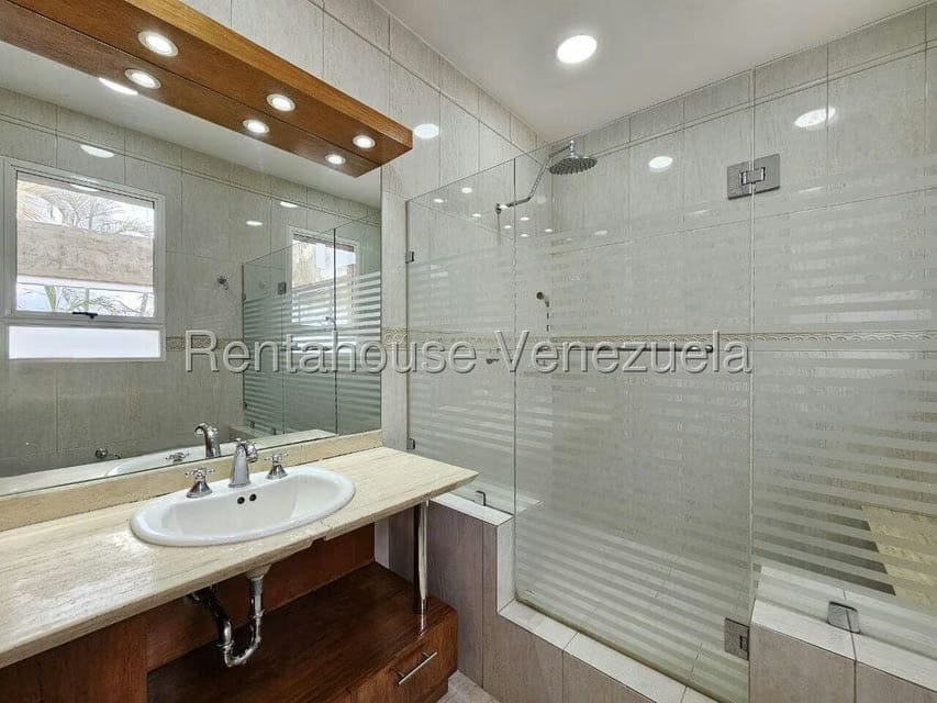 Casa (Multipes Niveles) en Venta en Los Naranjos del Cafetal, Distrito Metropolitano - 56