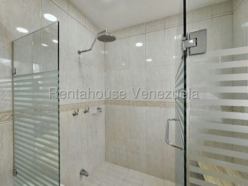 Casa (Multipes Niveles) en Venta en Los Naranjos del Cafetal, Distrito Metropolitano - 57