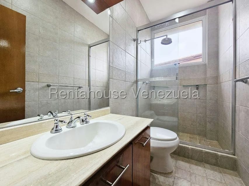 Casa (Multipes Niveles) en Venta en Los Naranjos del Cafetal, Distrito Metropolitano - 59