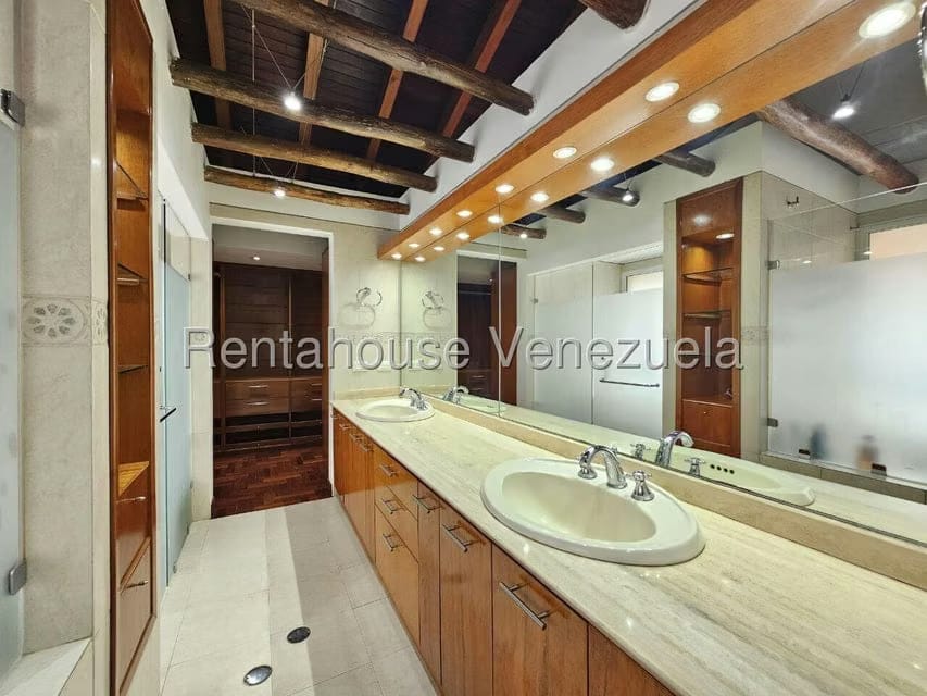 Casa (Multipes Niveles) en Venta en Los Naranjos del Cafetal, Distrito Metropolitano - 69