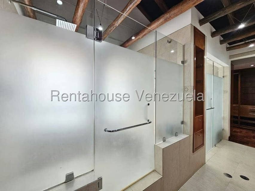 Casa (Multipes Niveles) en Venta en Los Naranjos del Cafetal, Distrito Metropolitano - 70