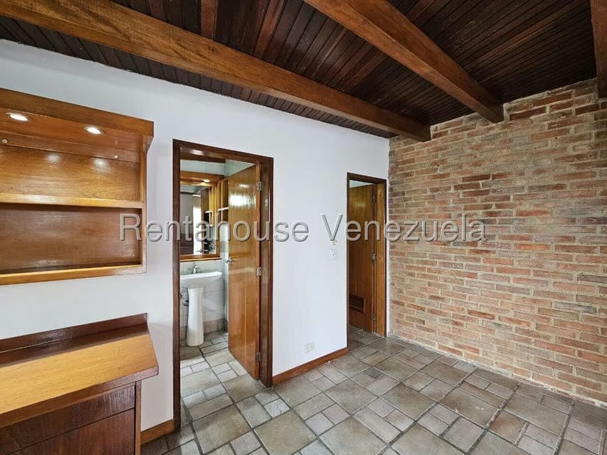 Casa (Multipes Niveles) en Venta en Los Naranjos del Cafetal, Distrito Metropolitano - 75