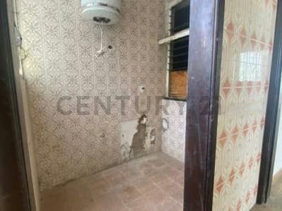 Edificio de 3 niveles en Av. 4 de Mayo, Porlamar, Margarita - 4