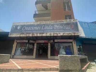Edificio de 3 niveles en Av. 4 de Mayo, Porlamar, Margarita - 8