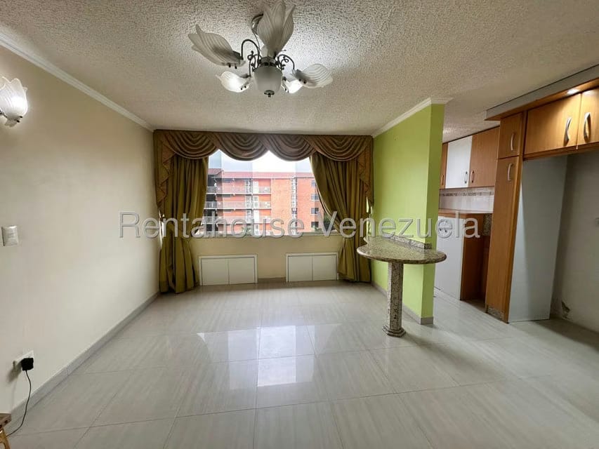 Apartamento (1 Nivel) en Alquiler en Sector San Pedro, Miranda