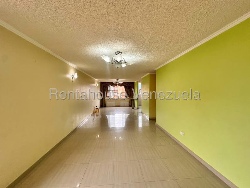 Apartamento (1 Nivel) en Alquiler en Sector San Pedro, Miranda - 2