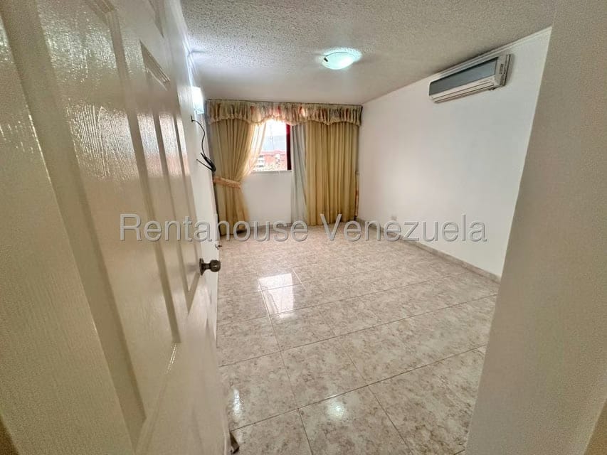 Apartamento (1 Nivel) en Alquiler en Sector San Pedro, Miranda - 13