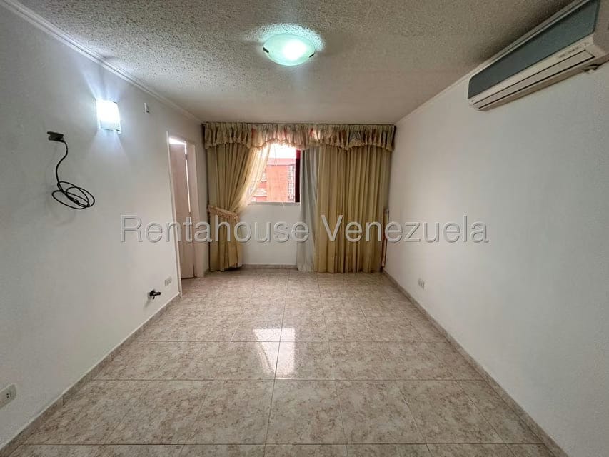 Apartamento (1 Nivel) en Alquiler en Sector San Pedro, Miranda - 14