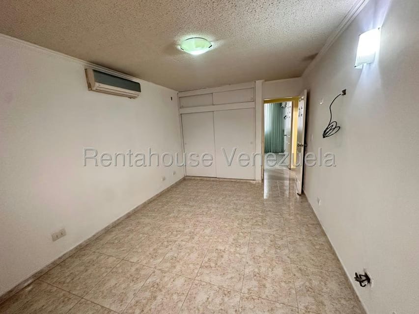Apartamento (1 Nivel) en Alquiler en Sector San Pedro, Miranda - 15