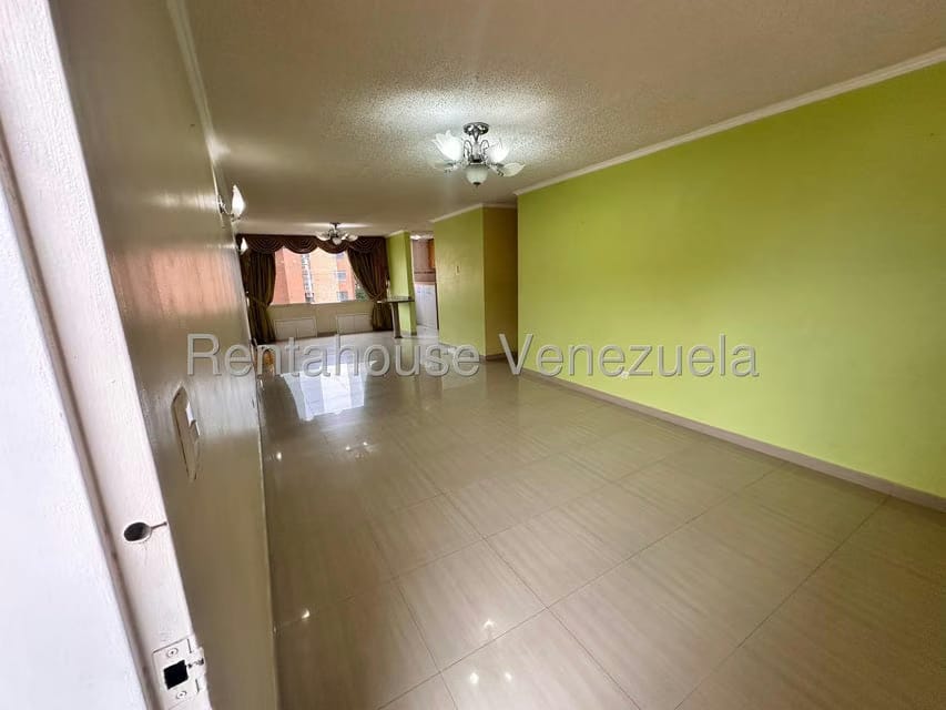 Apartamento (1 Nivel) en Alquiler en Sector San Pedro, Miranda - 3