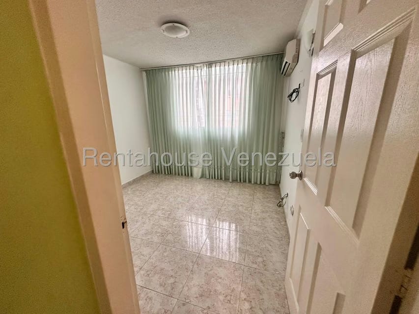 Apartamento (1 Nivel) en Alquiler en Sector San Pedro, Miranda - 10