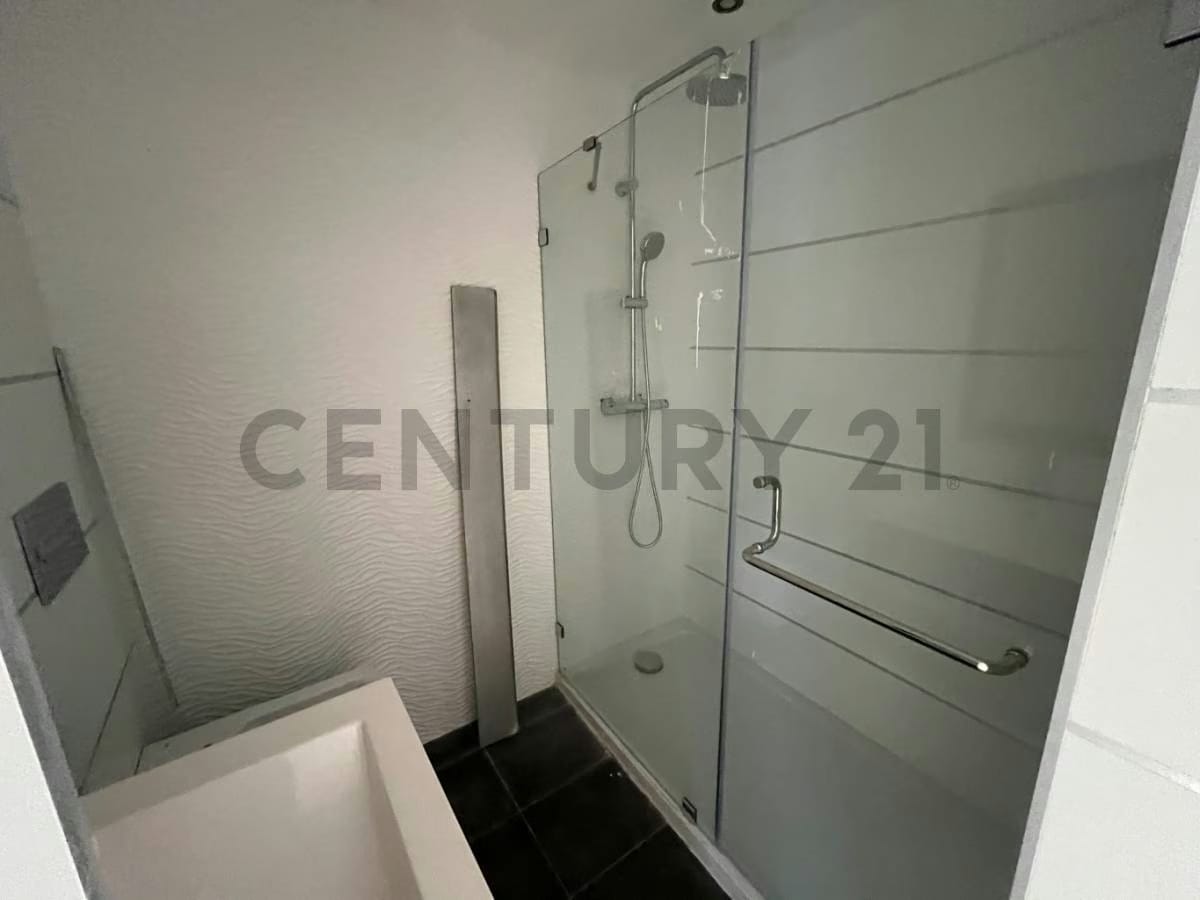 Apartamento de 347 m² con jardín privado y planta eléctrica en La Boyera - 24