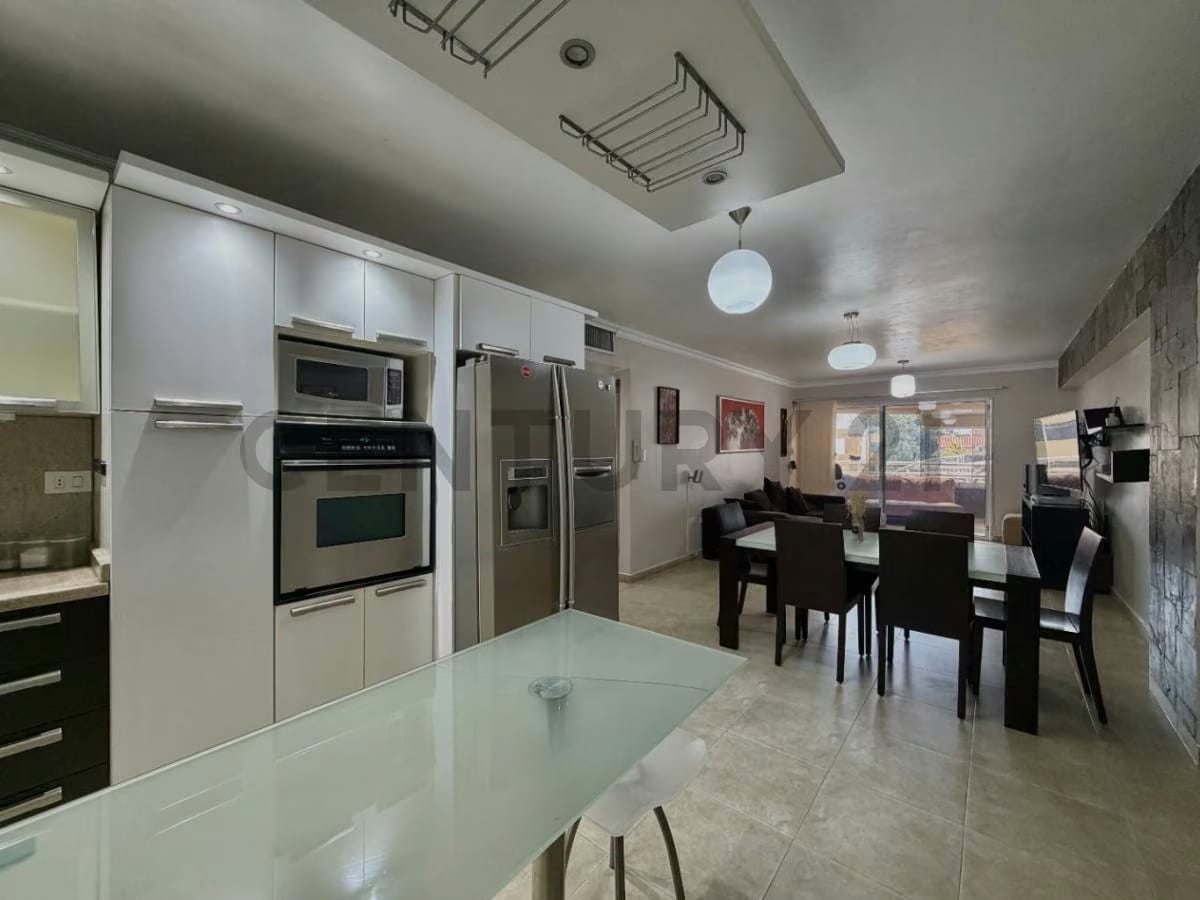 EN VENTA APARTAMENTO EN LECHERIA RES. PALMA REAL AV. BOLIVAR