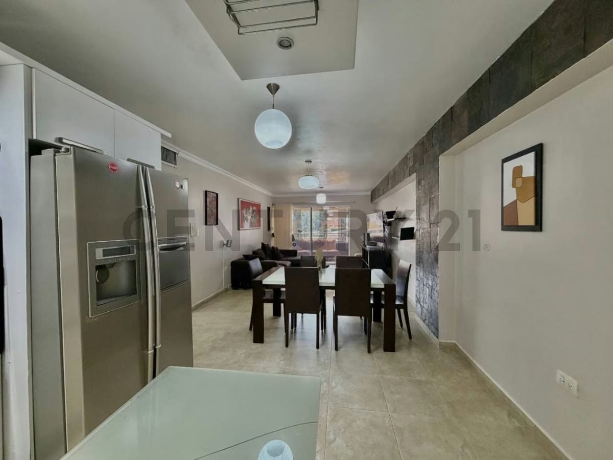 EN VENTA APARTAMENTO EN LECHERIA RES. PALMA REAL AV. BOLIVAR - 2