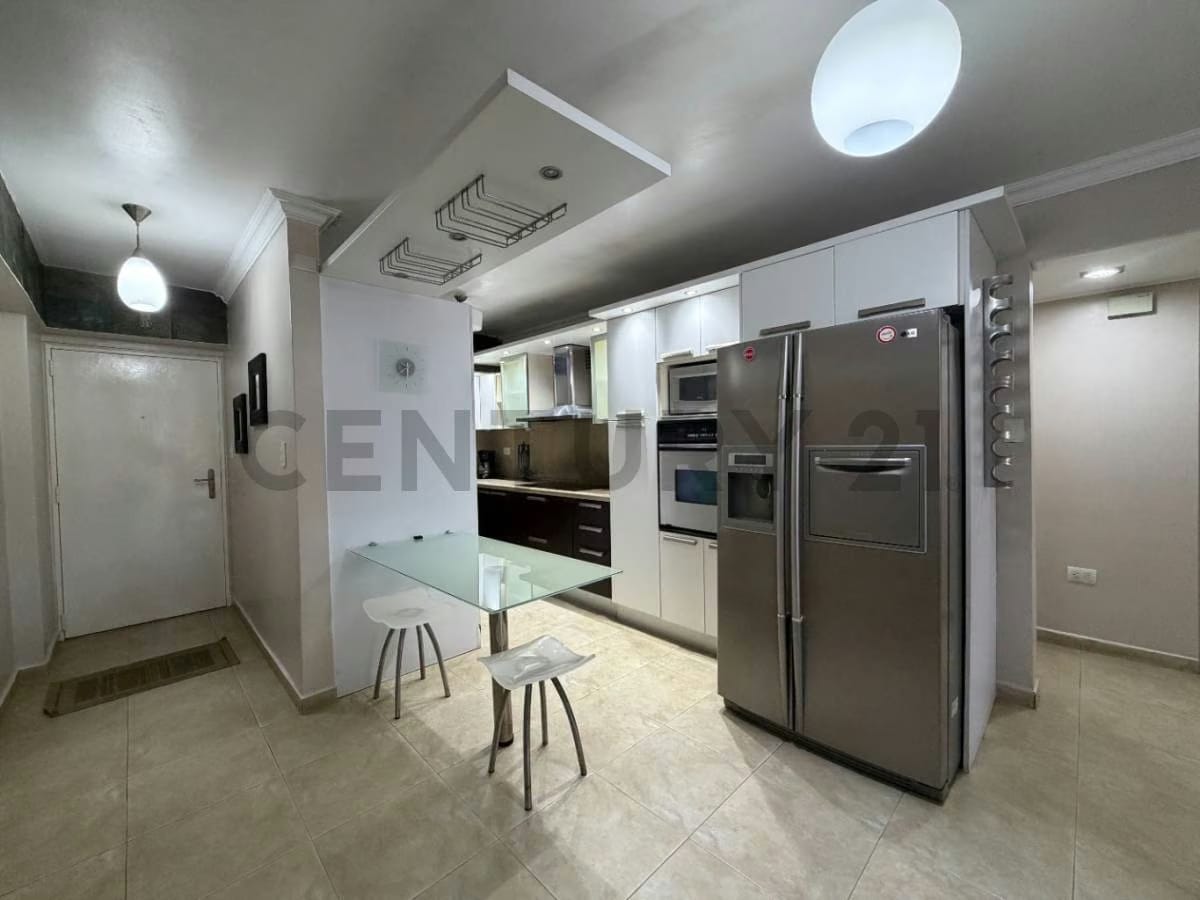 EN VENTA APARTAMENTO EN LECHERIA RES. PALMA REAL AV. BOLIVAR - 4