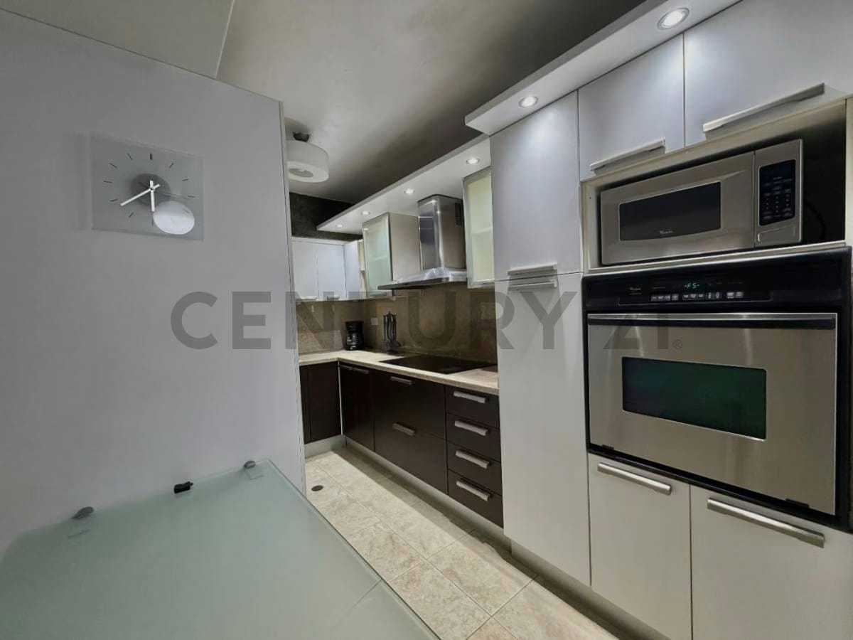 EN VENTA APARTAMENTO EN LECHERIA RES. PALMA REAL AV. BOLIVAR - 5