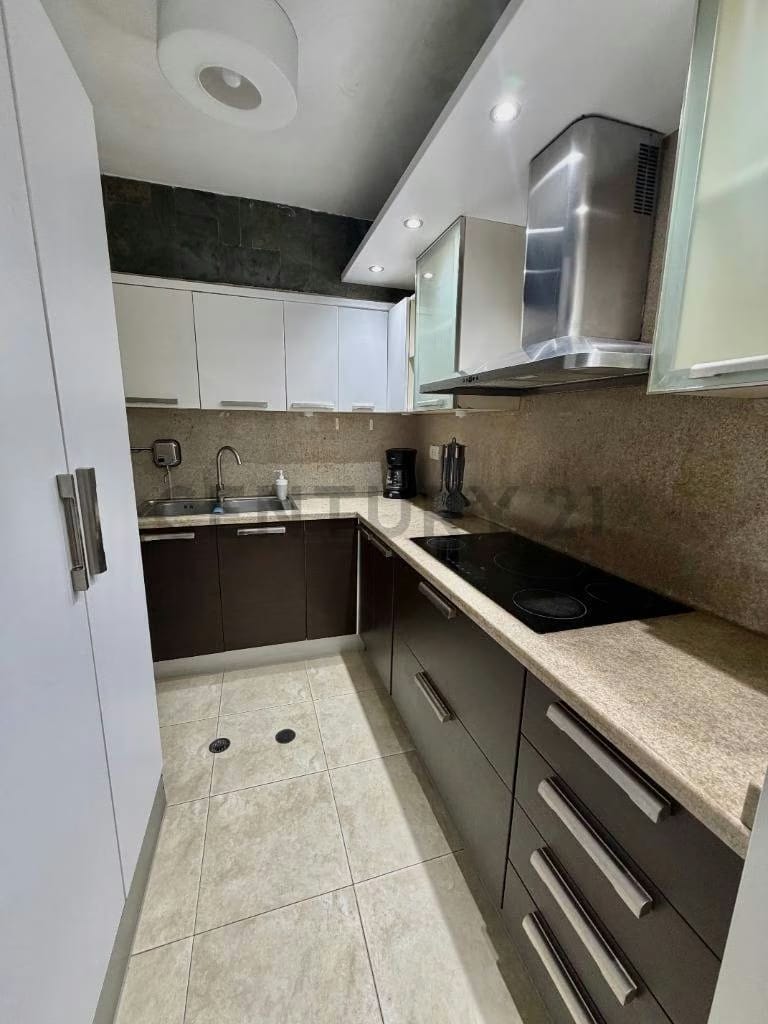 EN VENTA APARTAMENTO EN LECHERIA RES. PALMA REAL AV. BOLIVAR - 6