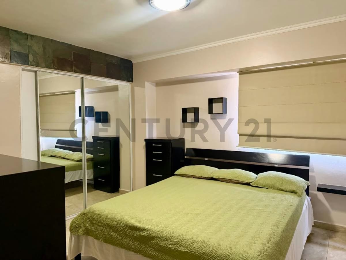 EN VENTA APARTAMENTO EN LECHERIA RES. PALMA REAL AV. BOLIVAR - 7