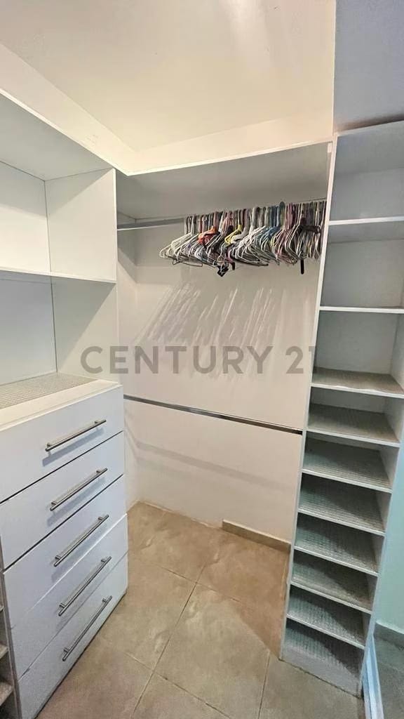 EN VENTA APARTAMENTO EN LECHERIA RES. PALMA REAL AV. BOLIVAR - 9