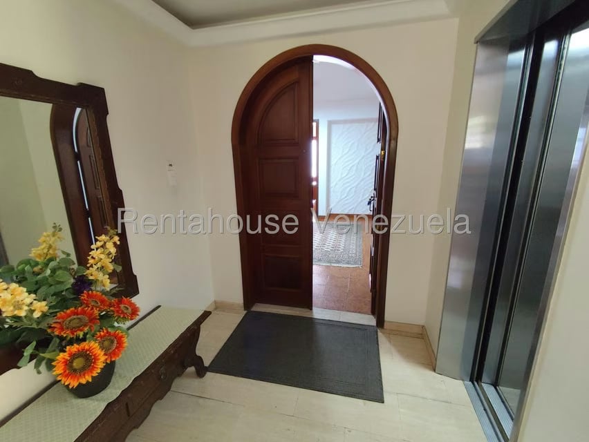 Apartamento (1 Nivel) en Alquiler en Colinas de Bello Monte, Distrito Metropolitano - 25