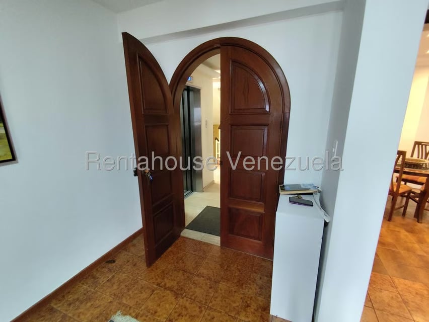 Apartamento (1 Nivel) en Alquiler en Colinas de Bello Monte, Distrito Metropolitano - 28