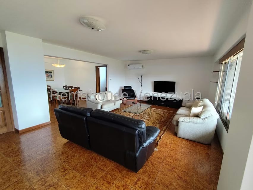 Apartamento (1 Nivel) en Alquiler en Colinas de Bello Monte, Distrito Metropolitano - 33