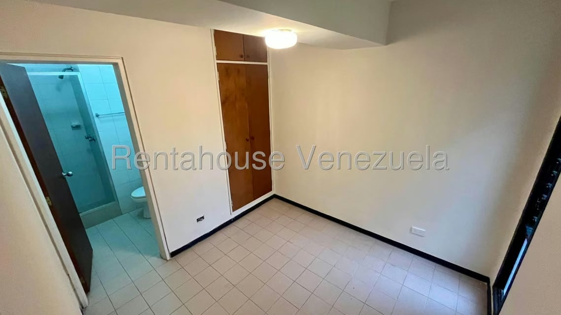 Apartamento (1 Nivel) en Alquiler en Parque Oripoto, Distrito Metropolitano - 21