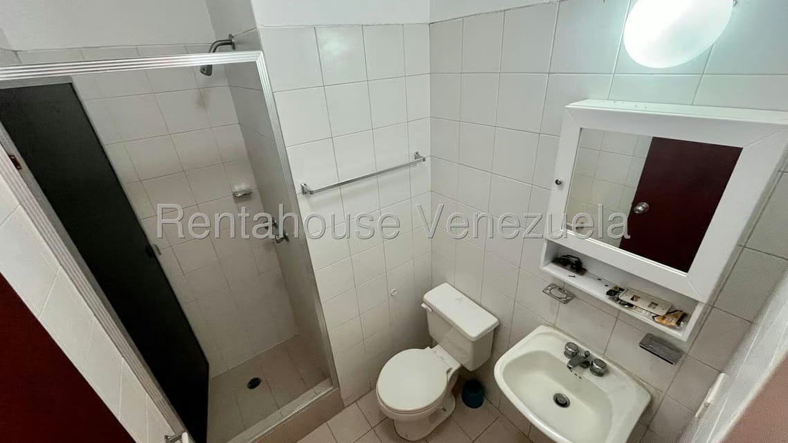 Apartamento (1 Nivel) en Alquiler en Parque Oripoto, Distrito Metropolitano - 22