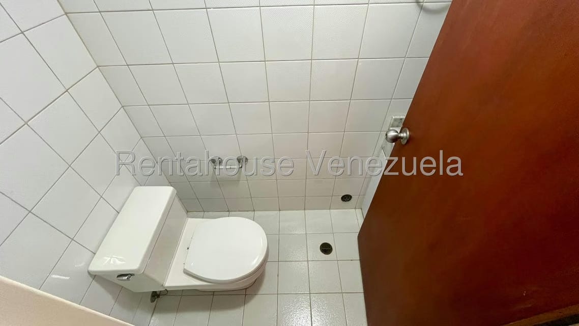 Apartamento (1 Nivel) en Alquiler en Parque Oripoto, Distrito Metropolitano - 23