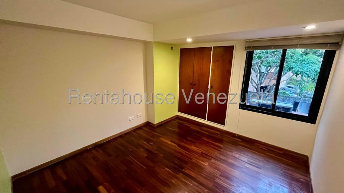 Apartamento (1 Nivel) en Alquiler en Parque Oripoto, Distrito Metropolitano - 24