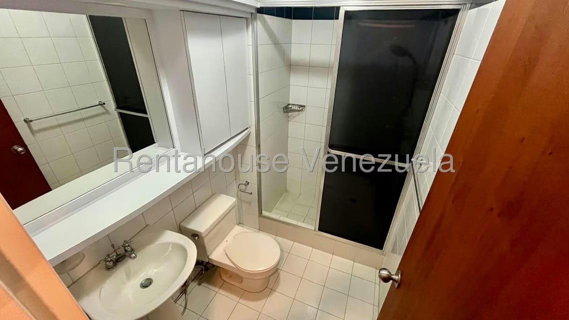 Apartamento (1 Nivel) en Alquiler en Parque Oripoto, Distrito Metropolitano - 25